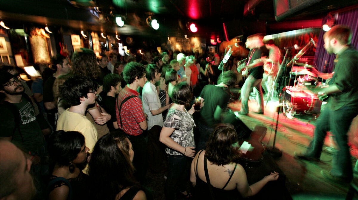 silver-dollar-live